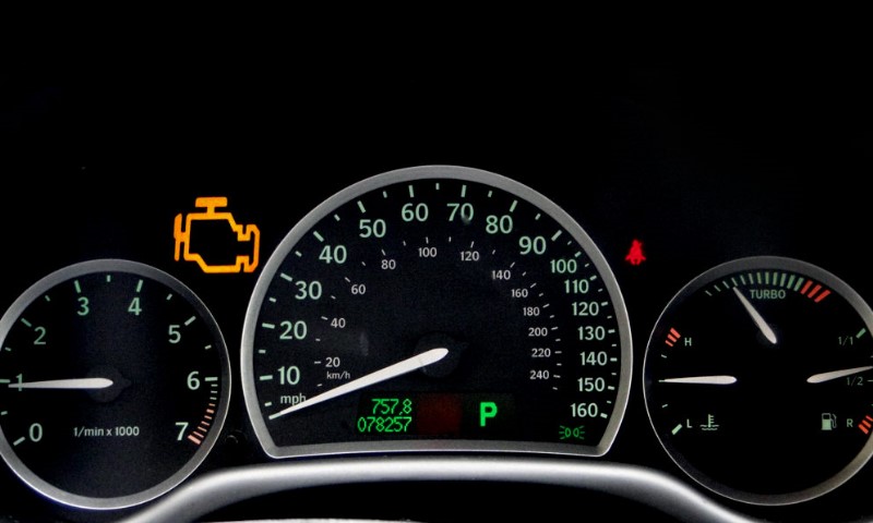 دلیل روشن ماندن چراغ چک