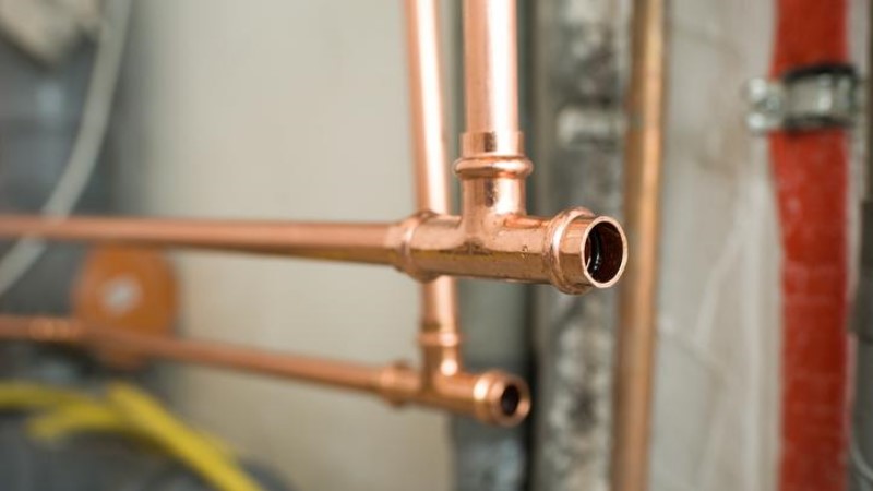 نحوه پلیسه گیری لوله مسی بعد از برش زدن