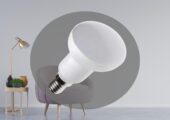 SMD در واقع نوعی LED است که چیپ‌های آن مستقیماً روی سطح برد نصب می‌شوند و پایه‌های بلند ندارند.