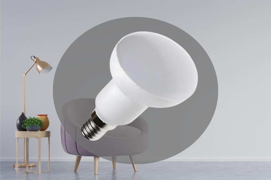 SMD در واقع نوعی LED است که چیپهای آن مستقیماً روی سطح برد نصب میشوند و پایههای بلند ندارند.