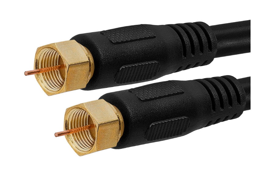 کابلهای کواکسیال در انواع مختلفی مانند RG-6 و RG-59 تولید میشوند و انتخاب نوع مناسب آنها به عواملی مانند فرکانس، طول مسیر و میزان نویز محیط بستگی دارد.